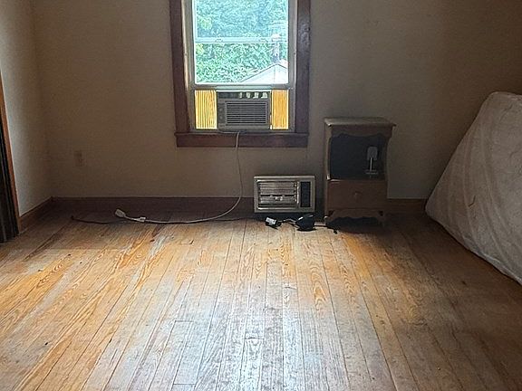 2nd image of 120 Spruce St