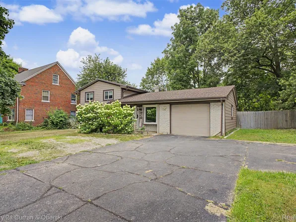 2368 W Walton Blvd, Waterford, MI 48329
