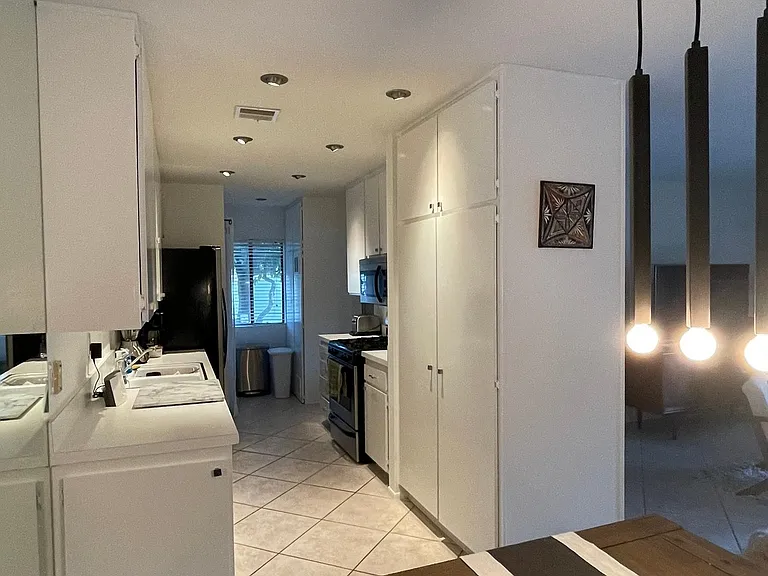 433 N Hermosa Dr — Photo 12