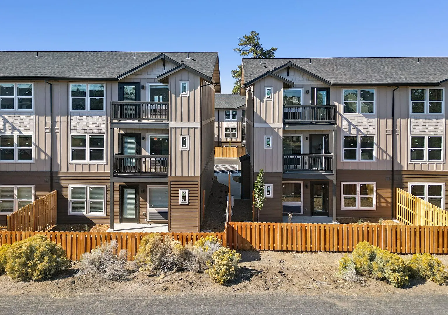 Edgewater Apartments — Photo 3