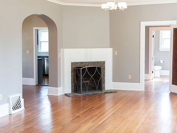 4th image of 624 East Ave