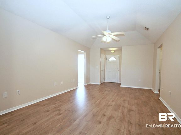 3rd image of 8209 Edgewood Dr