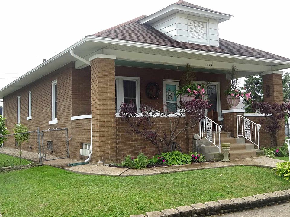 1st image of 307 W 11th St