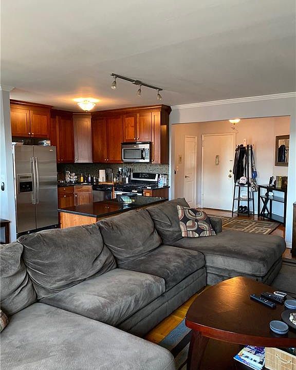 1st image of 16 N Broadway APT 6E