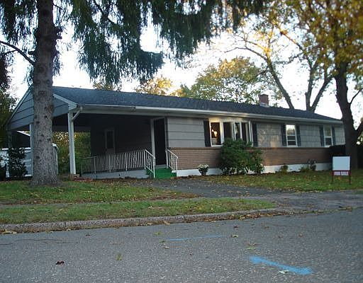 Exterior Front - 2-coats of fresh paint, New Roof!