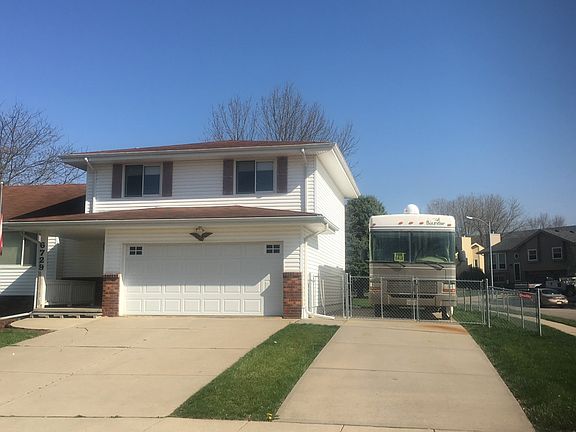 3rd image of 6729 S 109th St