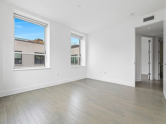 4th image of 416 W 52nd St APT 705