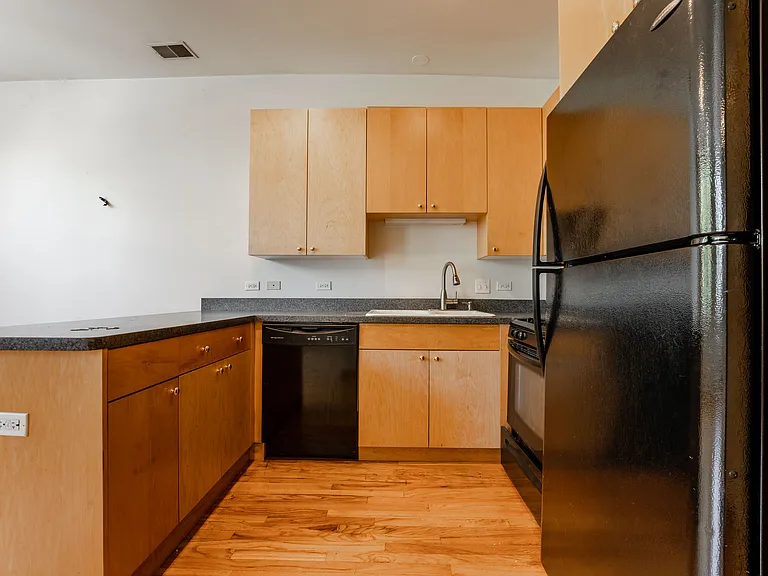 1444 N Leavitt St #2 — Photo 3
