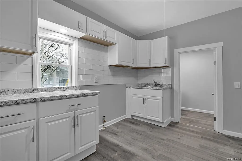 Building Photo - 54 Forest Ave #1