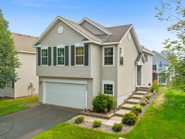 7527 Hampton Ln, Shakopee, MN 55379