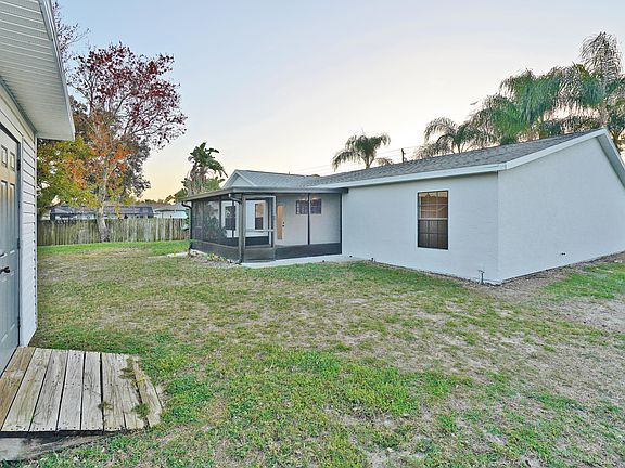 4th image of 6209 Alderwood Ave