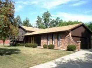 573 E Lovell Dr, Troy, MI 48085