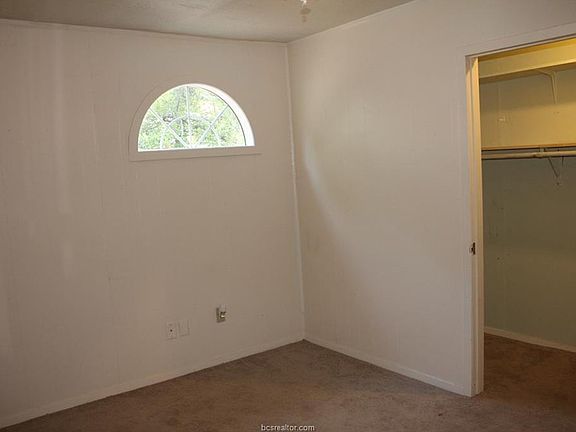 4th image of 832 Tanglewood Dr