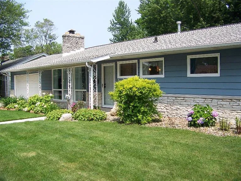 329 Beverly Ct photo 1