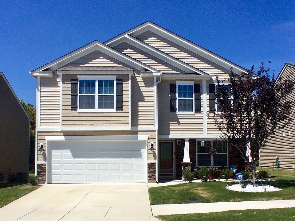 1239 Farm Branch Dr SW