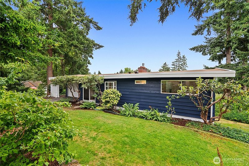 4th image of 15805 SE 12th Place