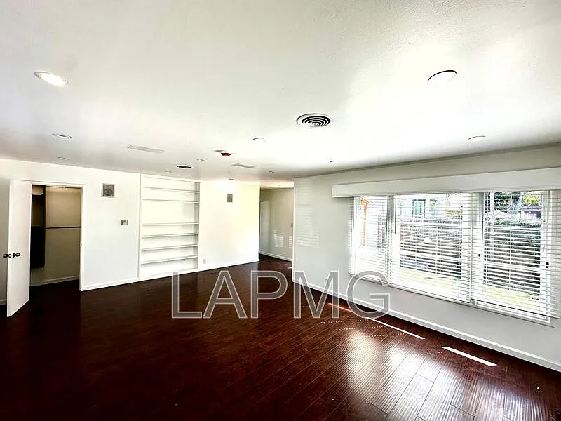 1 bed, 1.5 bath, $2,500 — Photo 3