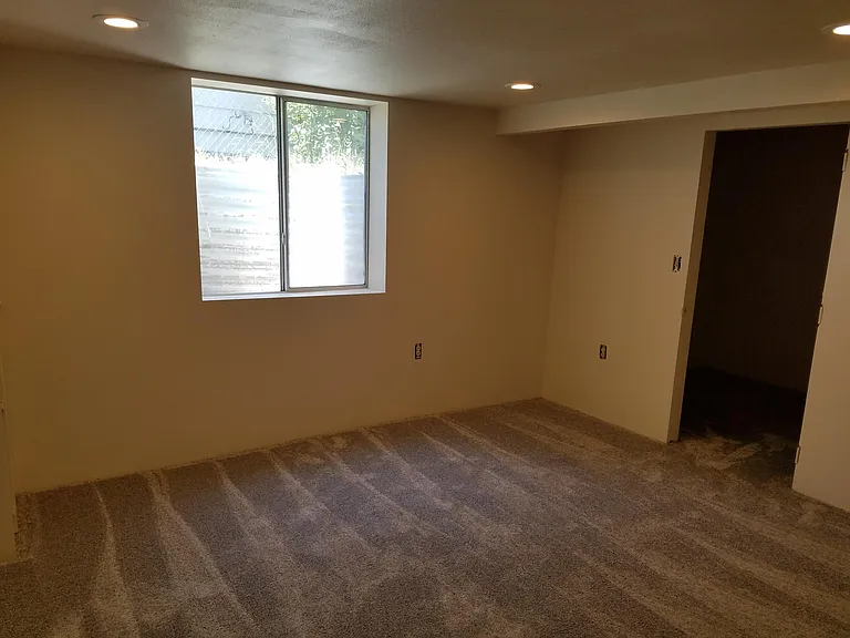 122 W Amherst Ct — Photo 15