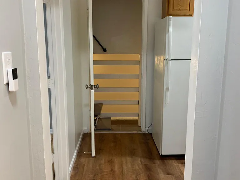 1096 Montgomery Ave — Photo 14