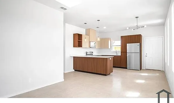 500 N Onyx Ave — Photo 4