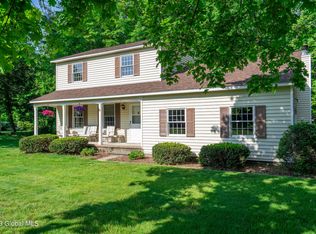 8 Lincoln Ave, Clifton Park, NY 12065