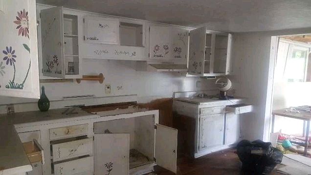 2nd image of 118 Lewis St