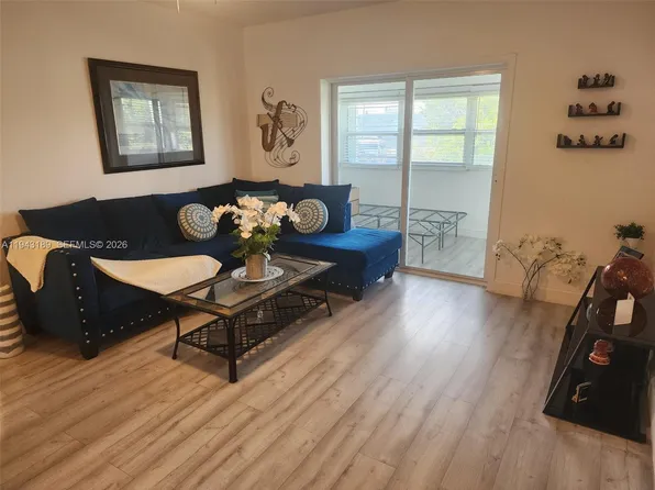 1115 Lake Ter APT 206, Boynton Beach, FL 33426