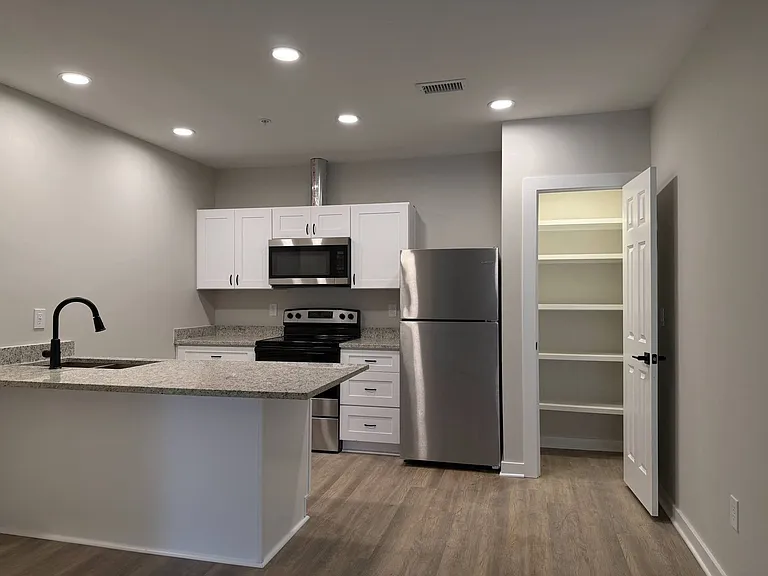 1300 Johnson Ave — Photo 6