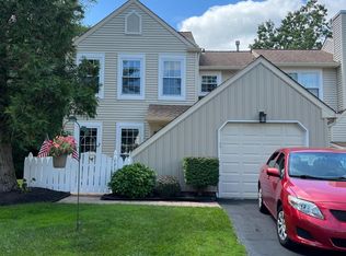 1718 Hawkins Dr, Southampton, PA