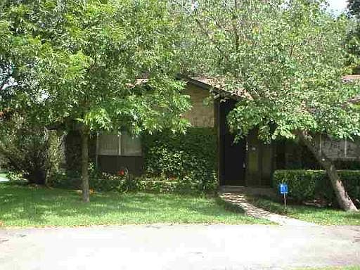 1st image of 104 S GARDENVIEW DR