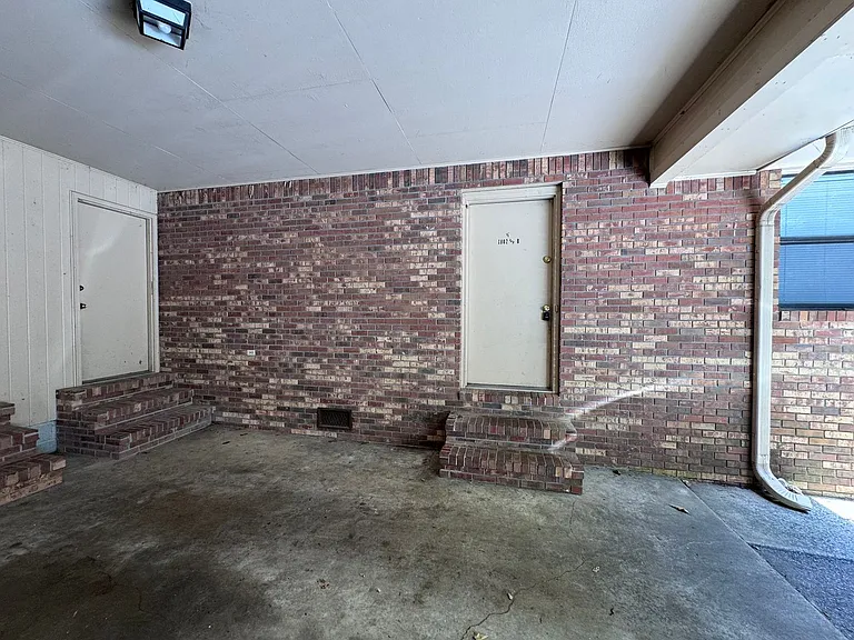 1802 1/2 Monroe Ave — Photo 1