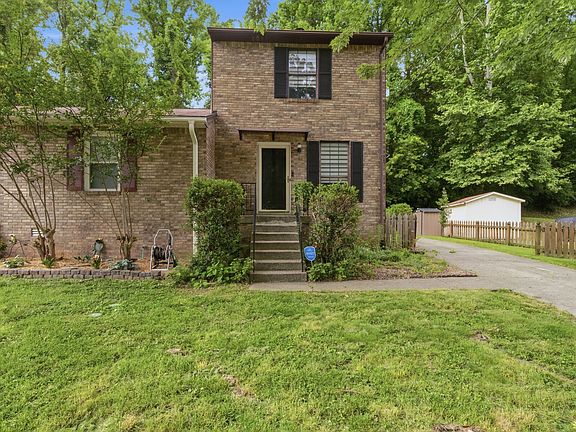 2nd image of 3332 Lakeside Pl