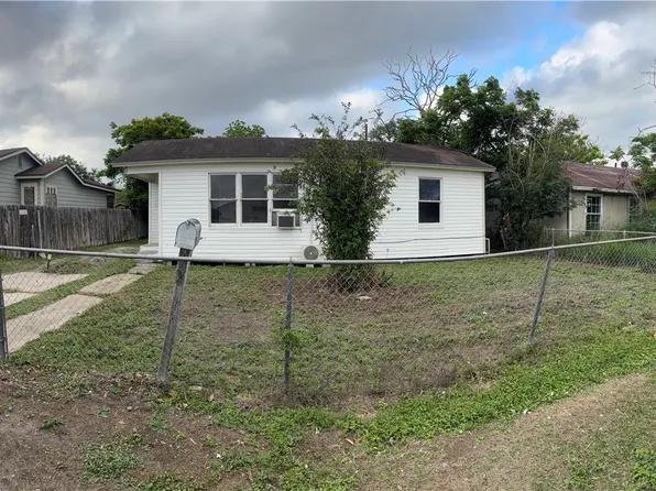 611 Lopez St, Robstown, TX 78380