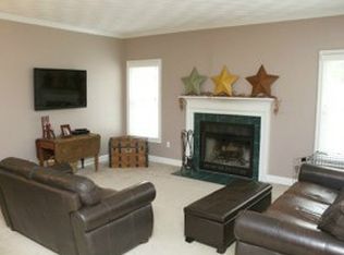 327 Orchard Woods Dr, Saunderstown, RI 02874