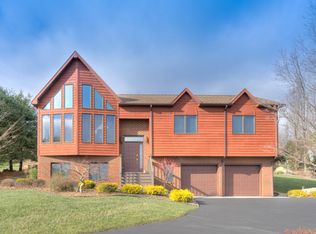 512 Cedar Orchard Dr W, Blacksburg, VA 24060