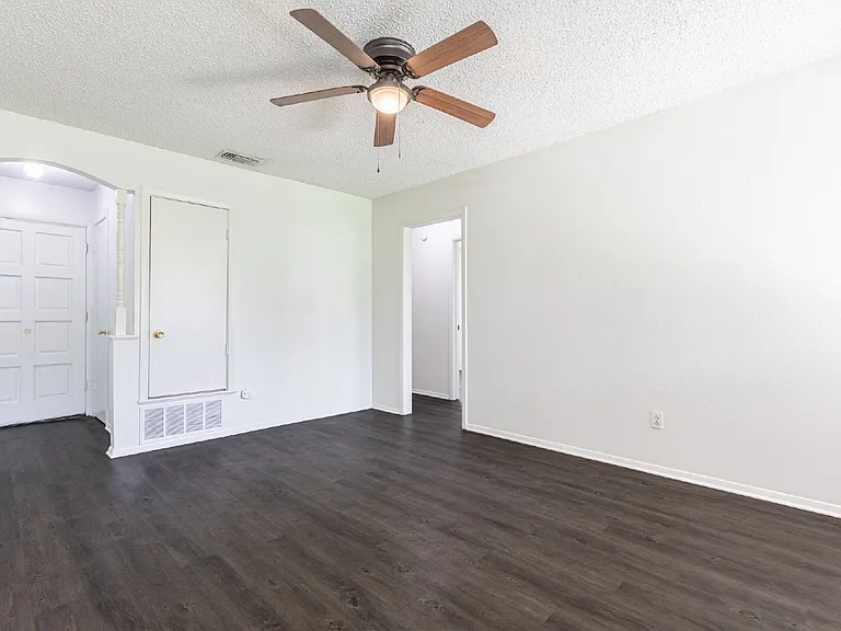 4910 Tennyson Dr — Photo 11