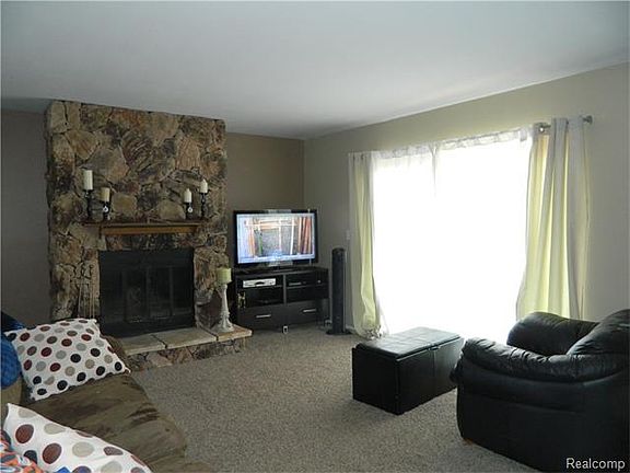 4th image of 41084 Northwind Dr