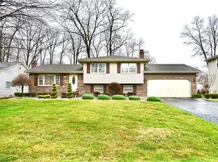 169 Maple Leaf Dr, Youngstown, OH
