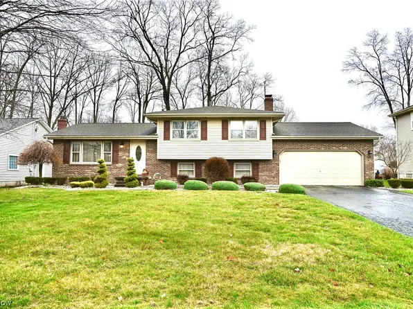 169 Maple Leaf Dr, Youngstown, OH 44515