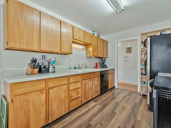 4th image of 635 School Street