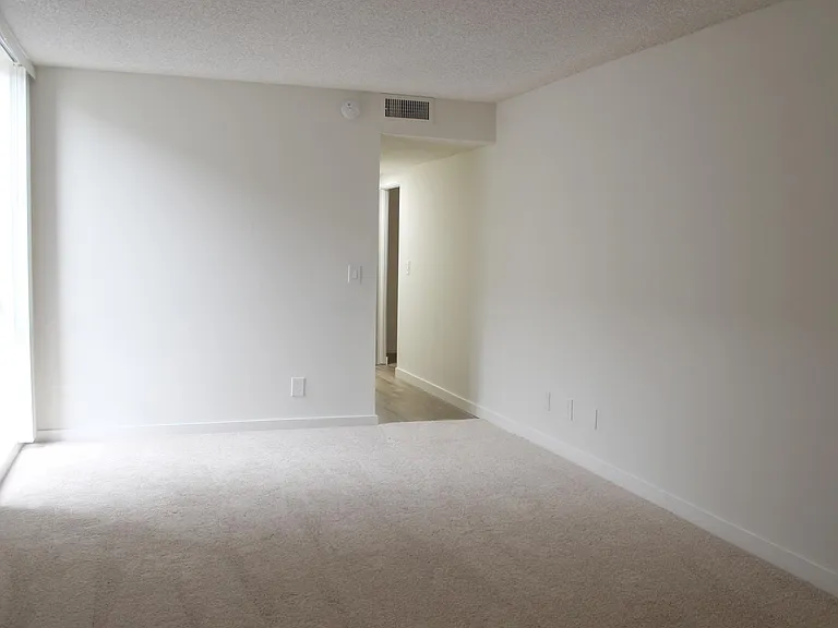 Kiowa Apartments — Photo 14