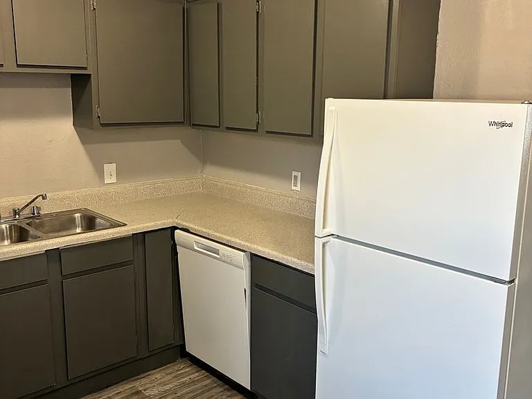 Candlewood Apartments — Photo 19