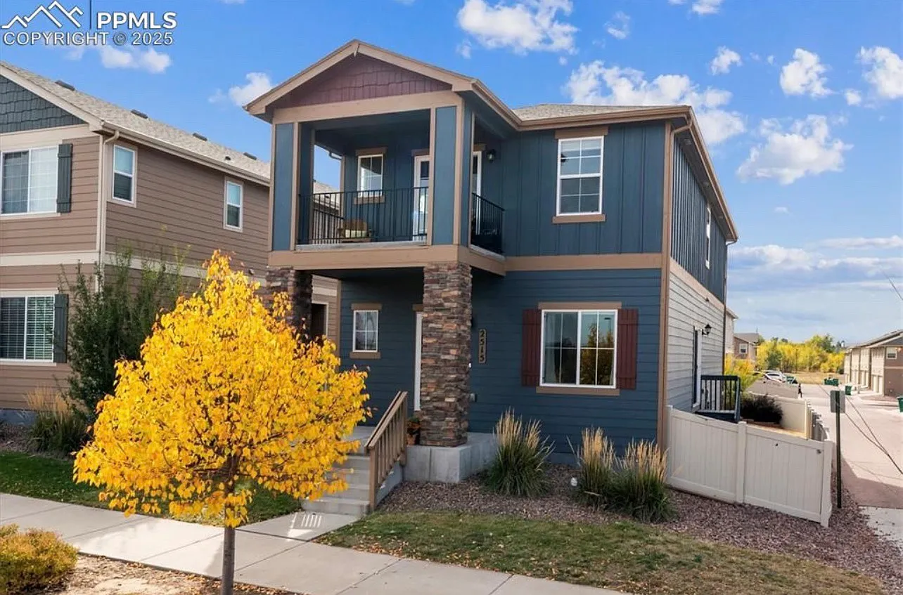 4 bed, 3300 sqft, $900 — Photo 2