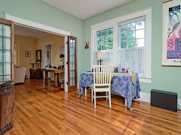 3rd image of 315 E Sutton St