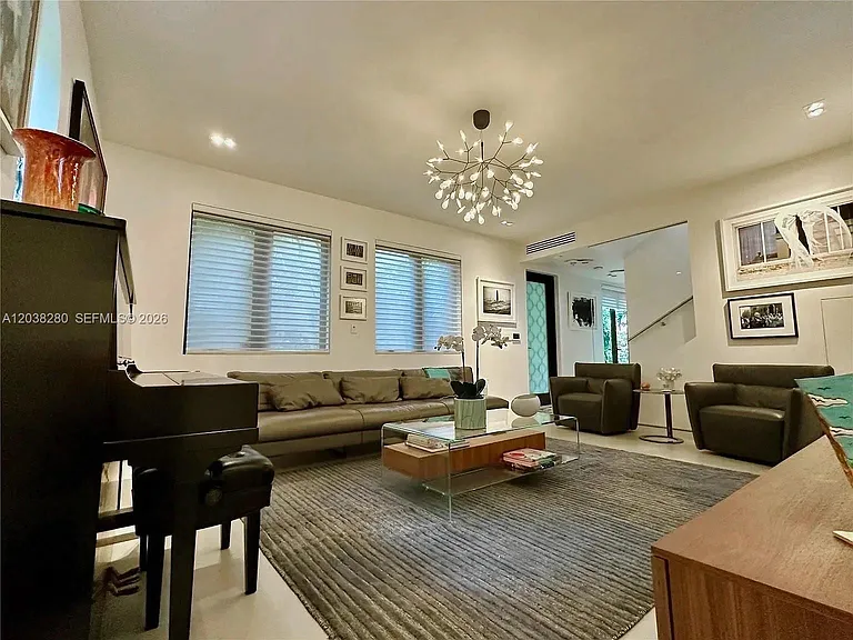 455 Amalfi Ave — Photo 4