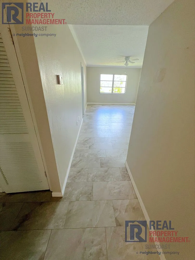 Building Photo - 4109 Lake Bayshore Dr #407