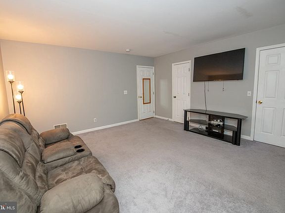 5th image of 2753 Red Oak Cir