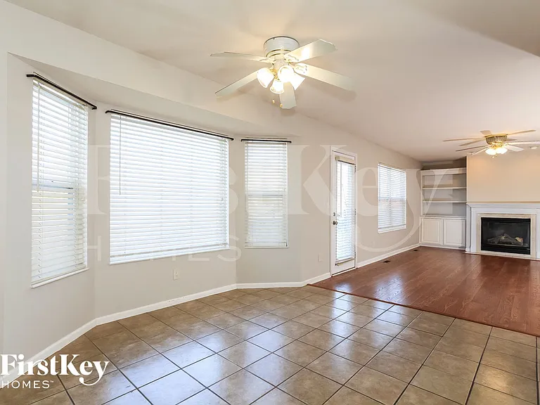 5158 Grandin Ridge Dr — Photo 5