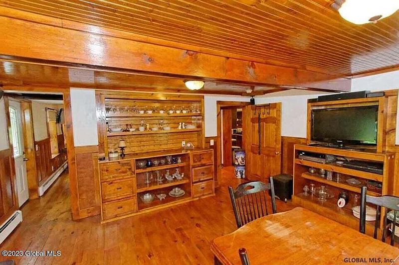 2nd image of 59 Powder Mill Road