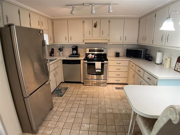 5th image of 2100 KINGS HIGHWAY TRAIL #116